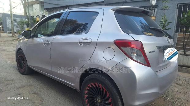 Toyota Yaris 2012 Silver