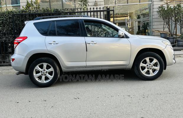 Toyota RAV4 2011 Silver