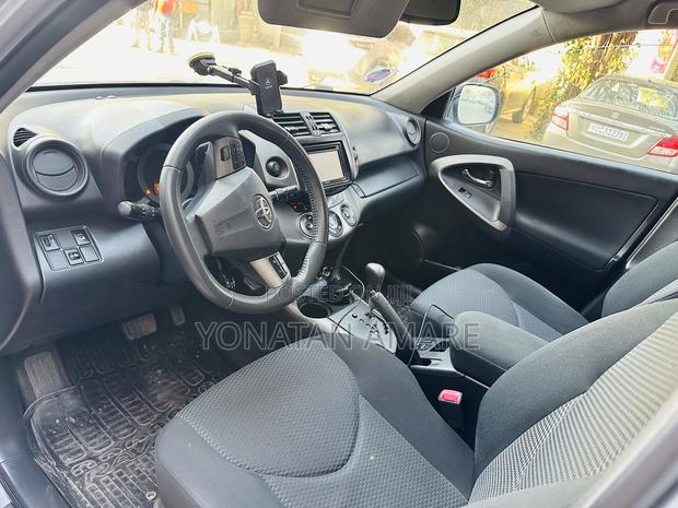 Toyota RAV4 2011 Silver