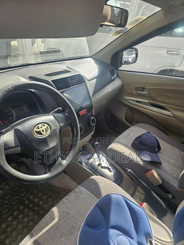 Toyota Avanza 2012 Silver
