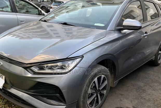 BYD E2 43 kWh 94 hp FWD 2024 Silver