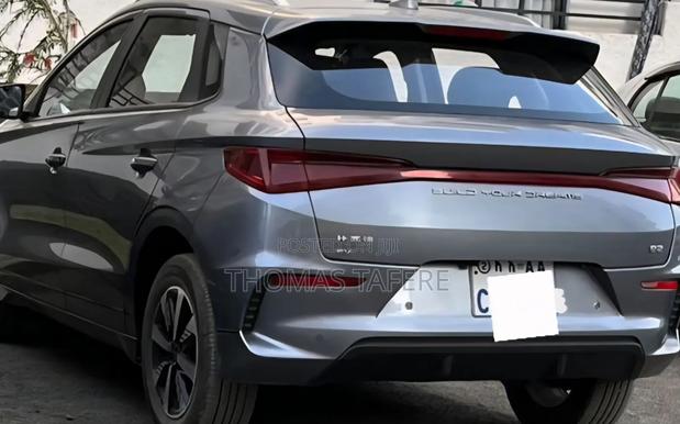 BYD E2 43 kWh 94 hp FWD 2024 Silver