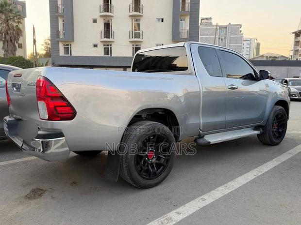 Toyota Hilux 2017 Silver