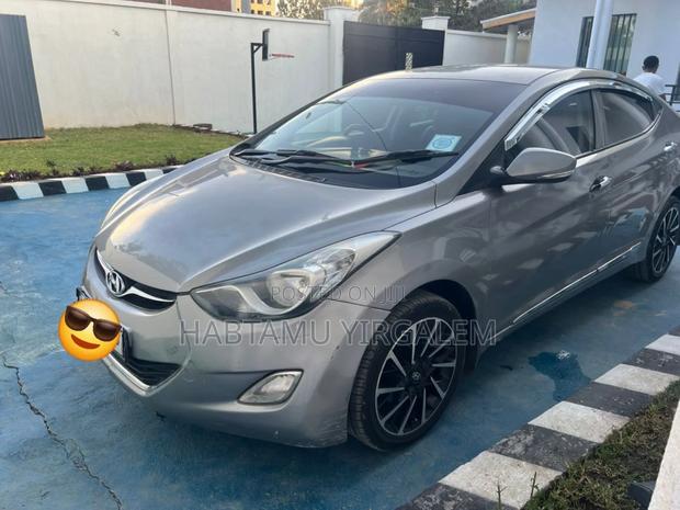 Hyundai Avante 2012 Silver