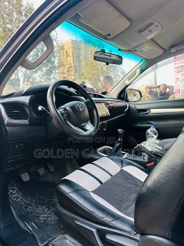Toyota Hilux 2017 Gray