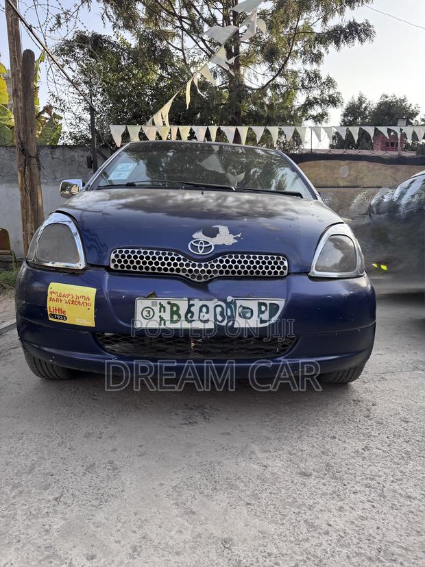 Toyota Vitz 2001 Blue