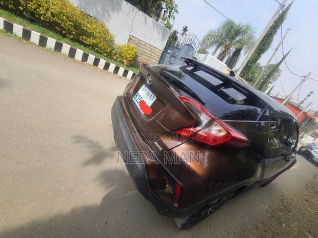 Toyota C-HR 2017 Brown