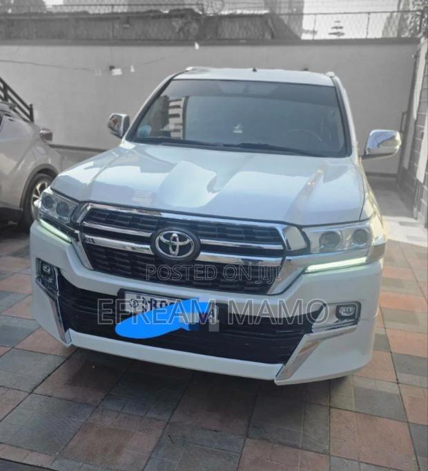 Toyota Land Cruiser 2012 White