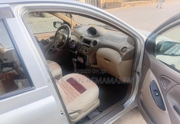 Toyota Platz 2005 Silver
