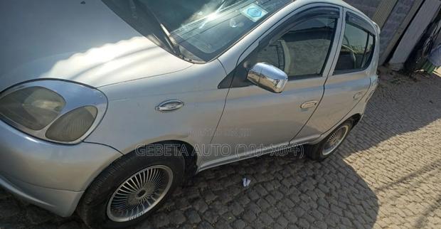 Toyota Vitz 2000