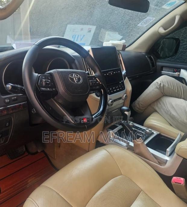 Toyota Land Cruiser 2013 White