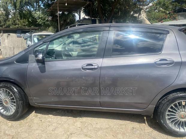 Toyota Yaris 2012 Silver