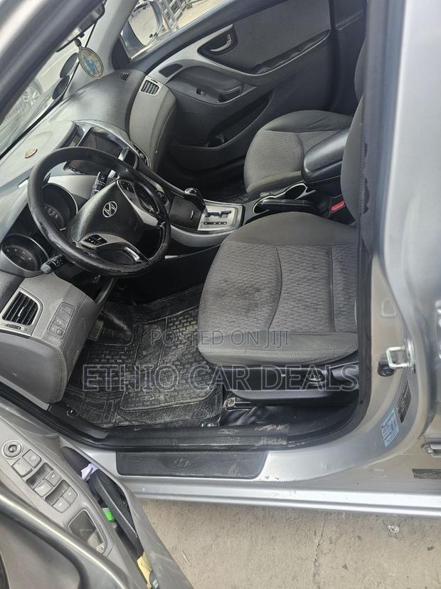 Hyundai Elantra GLS Sedan FWD (1.8L 4cyl 6A) 2013 Silver