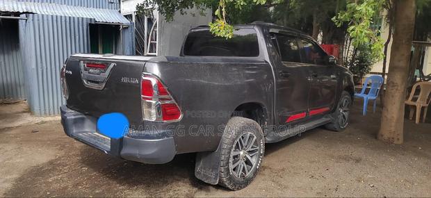 Toyota Hilux 2019 Gray