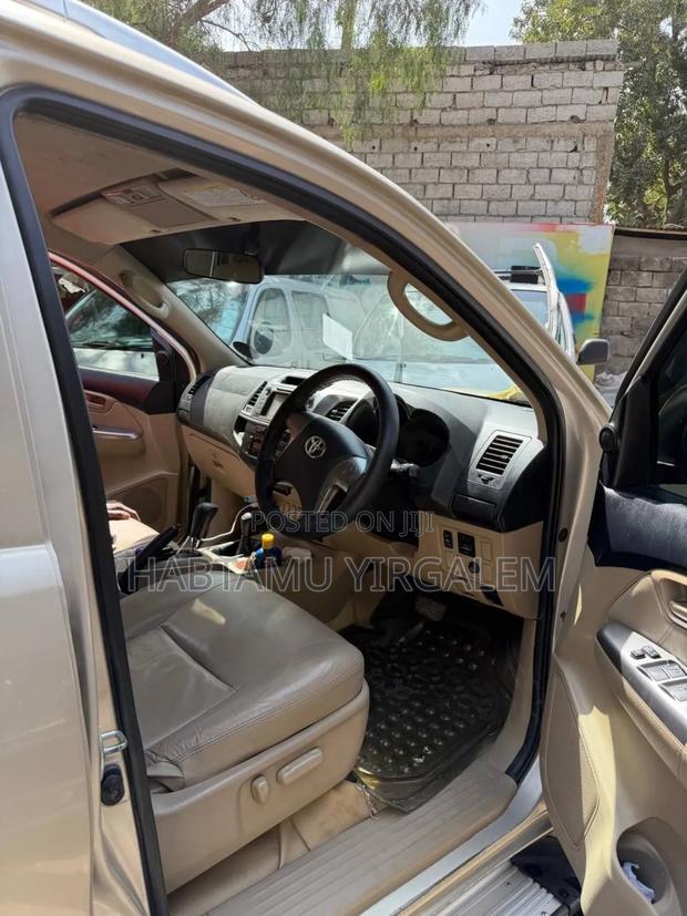 Toyota Hilux 2015 Gold