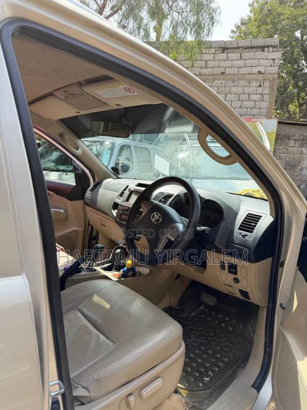 Toyota Hilux 2015 Gold