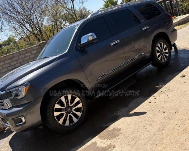 Toyota Sequoia 2016 Gray