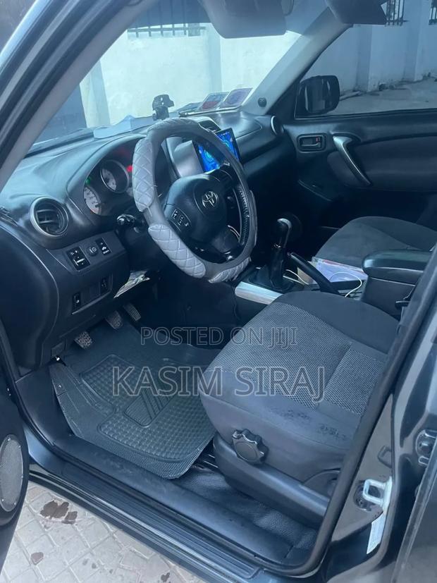 Toyota RAV4 1.8 2005 Gray