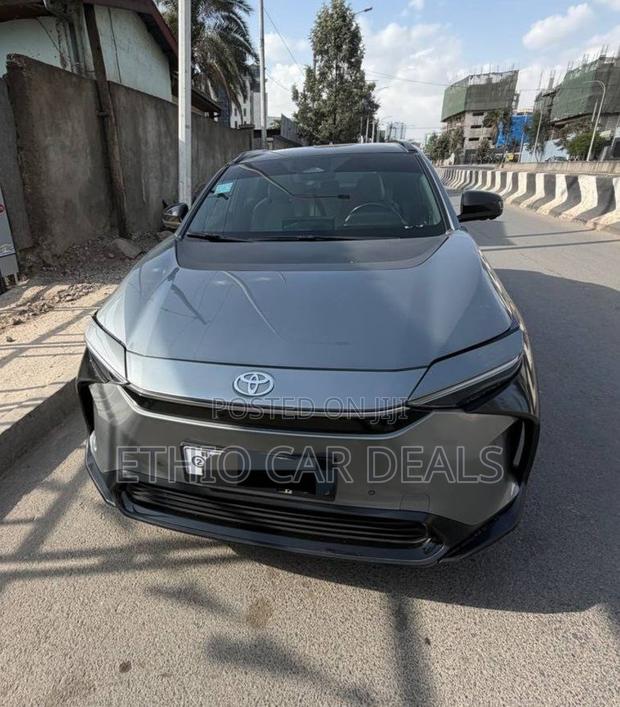 Toyota bZ4X XLE AWD 2024 Gray