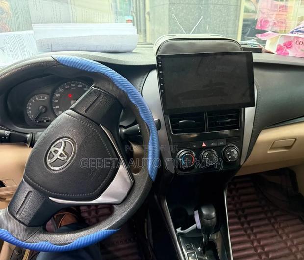 Toyota Yaris 2021 Gray
