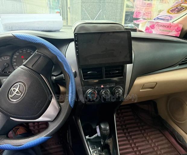 Toyota Yaris 2021 Gray