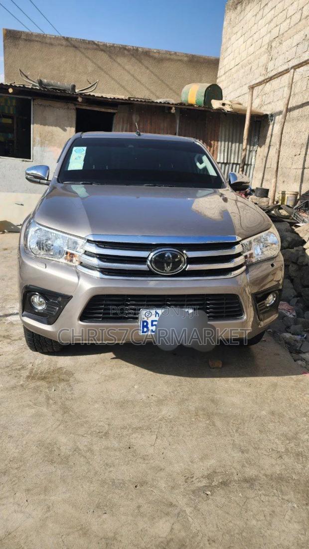 Toyota Hilux Revo Smart Cab Deisel 2.4 RWD 2019 Gold