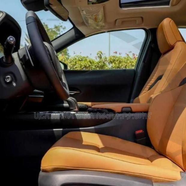Lexus UX 2023 Green