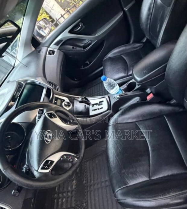 Hyundai Avante 2015 Gray