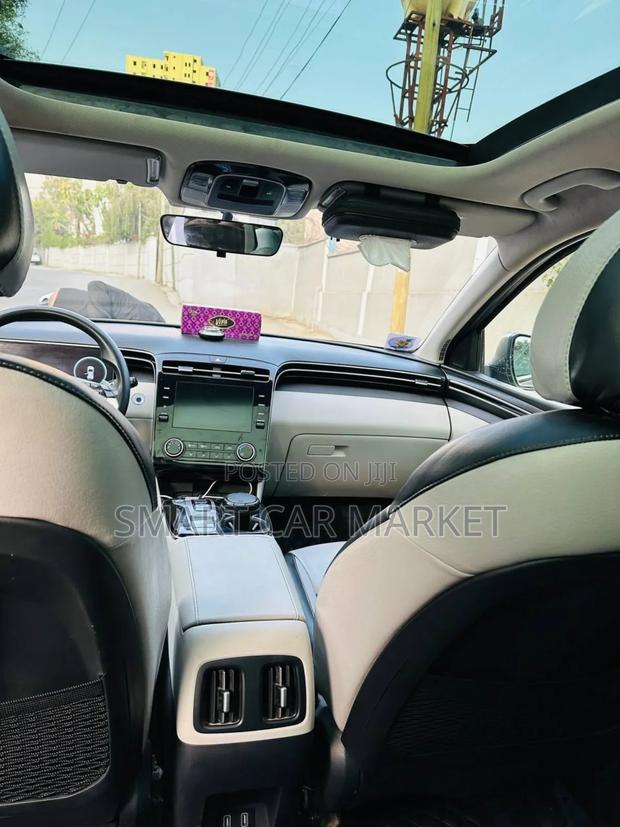 Hyundai Tucson 2022 Brown