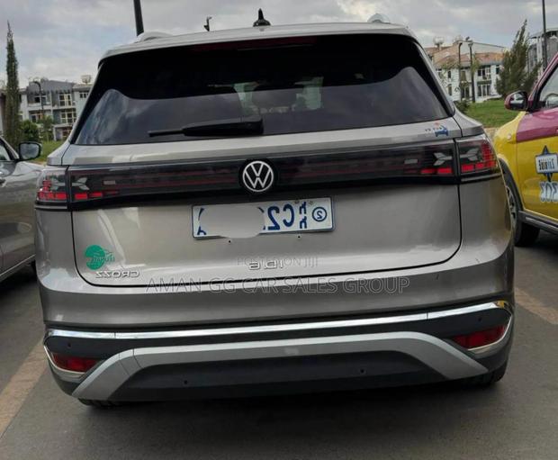 Volkswagen ID.6 2022 Gray