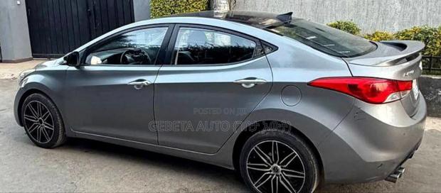 Hyundai Avante 2012
