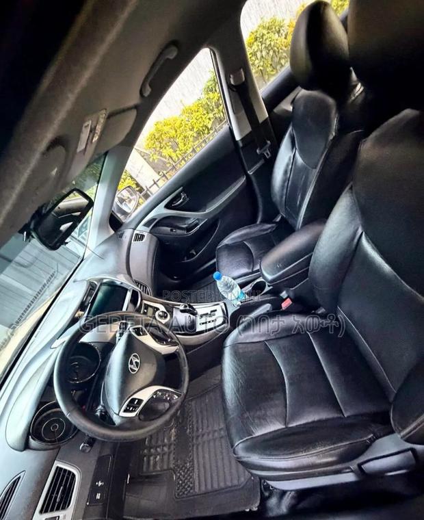 Hyundai Avante 2012