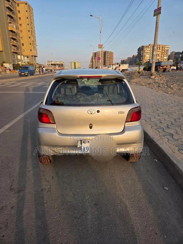 Toyota Vitz 2001 Silver