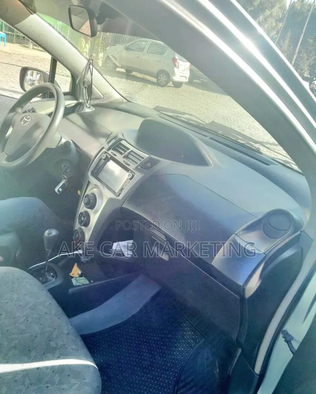 Toyota Yaris 2010 Gray