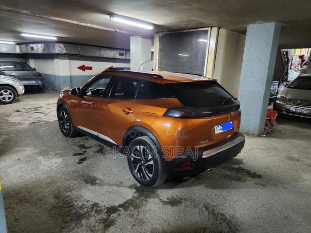 Peugeot 2008 1.2 PureTech (100 Hp) 2021 Brown