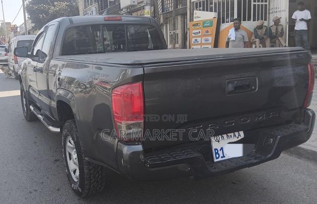 Toyota Tacoma 4dr Double Cab 2016 Black