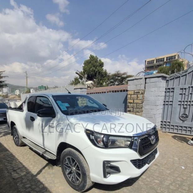 Toyota Hilux 2017 White