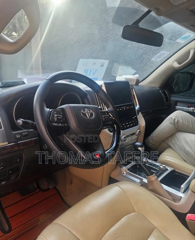 Toyota Land Cruiser 2011 Silver