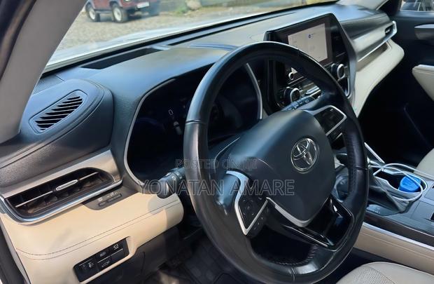 Toyota Highlander Hybrid Limited AWD 2023 White