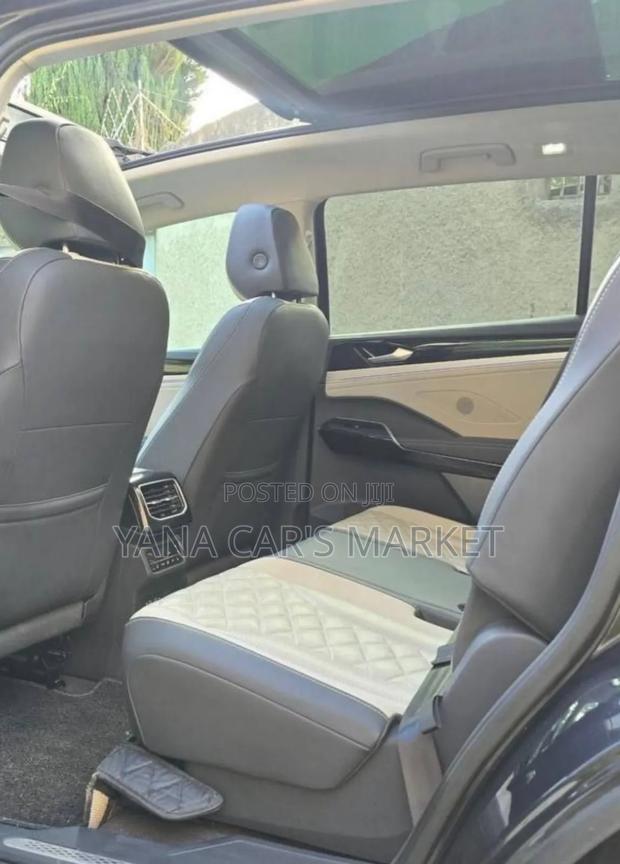 Volkswagen ID.6 2022 Blue