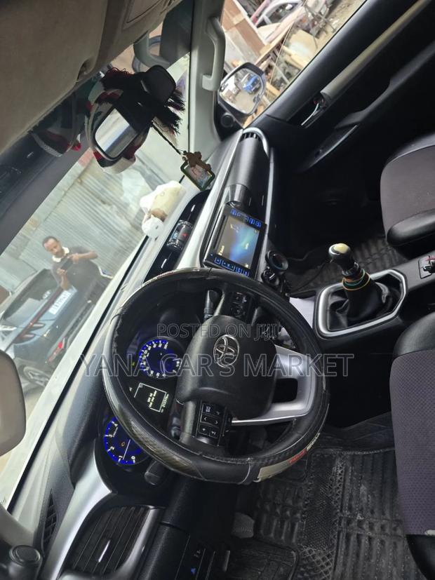 Toyota Hilux 2017 Silver