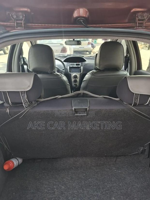 Toyota Yaris Base Hatchback 3dr 2010 Brown