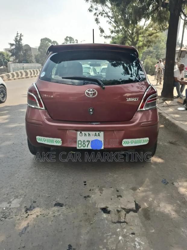 Toyota Yaris Base Hatchback 3dr 2010 Brown