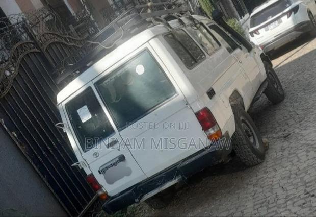 Toyota Land Cruiser 2009 White