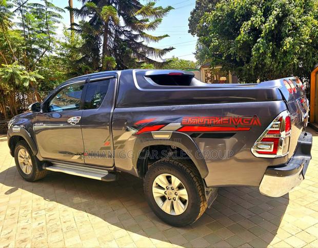 Toyota Hilux 2020 Black