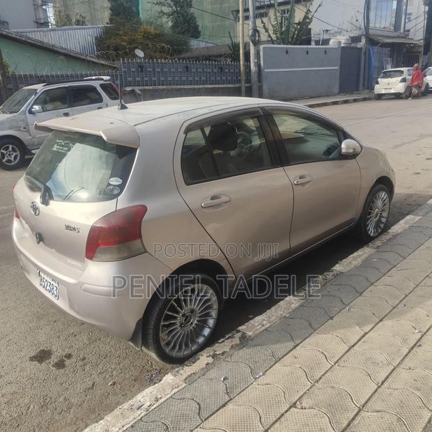 Toyota Yaris Base Hatchback 3dr 2010 Silver