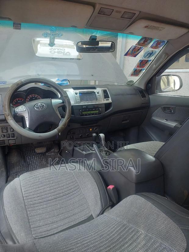 Toyota Hilux 2.5 D-4D SRX 2012 Gray