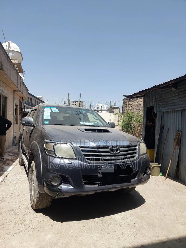Toyota Hilux 2.5 D-4D SRX 2012 Gray
