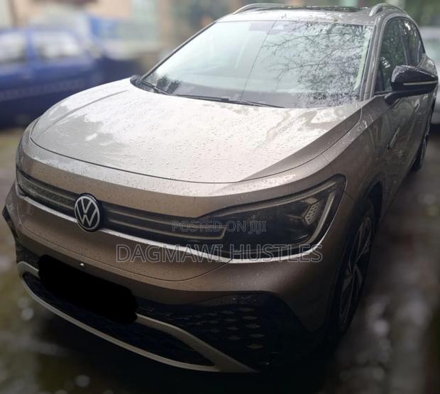 Volkswagen ID.6 2024 Gold