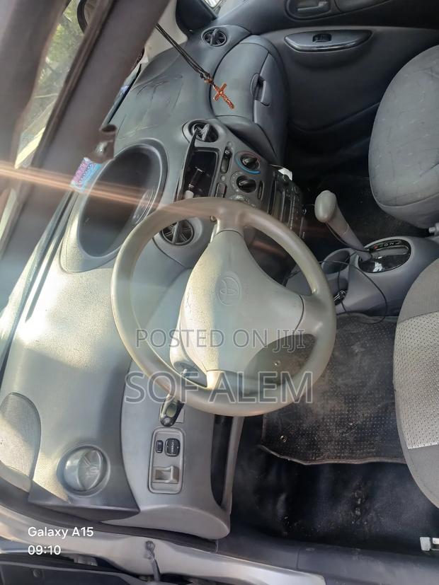 Toyota Vitz 2001 Silver